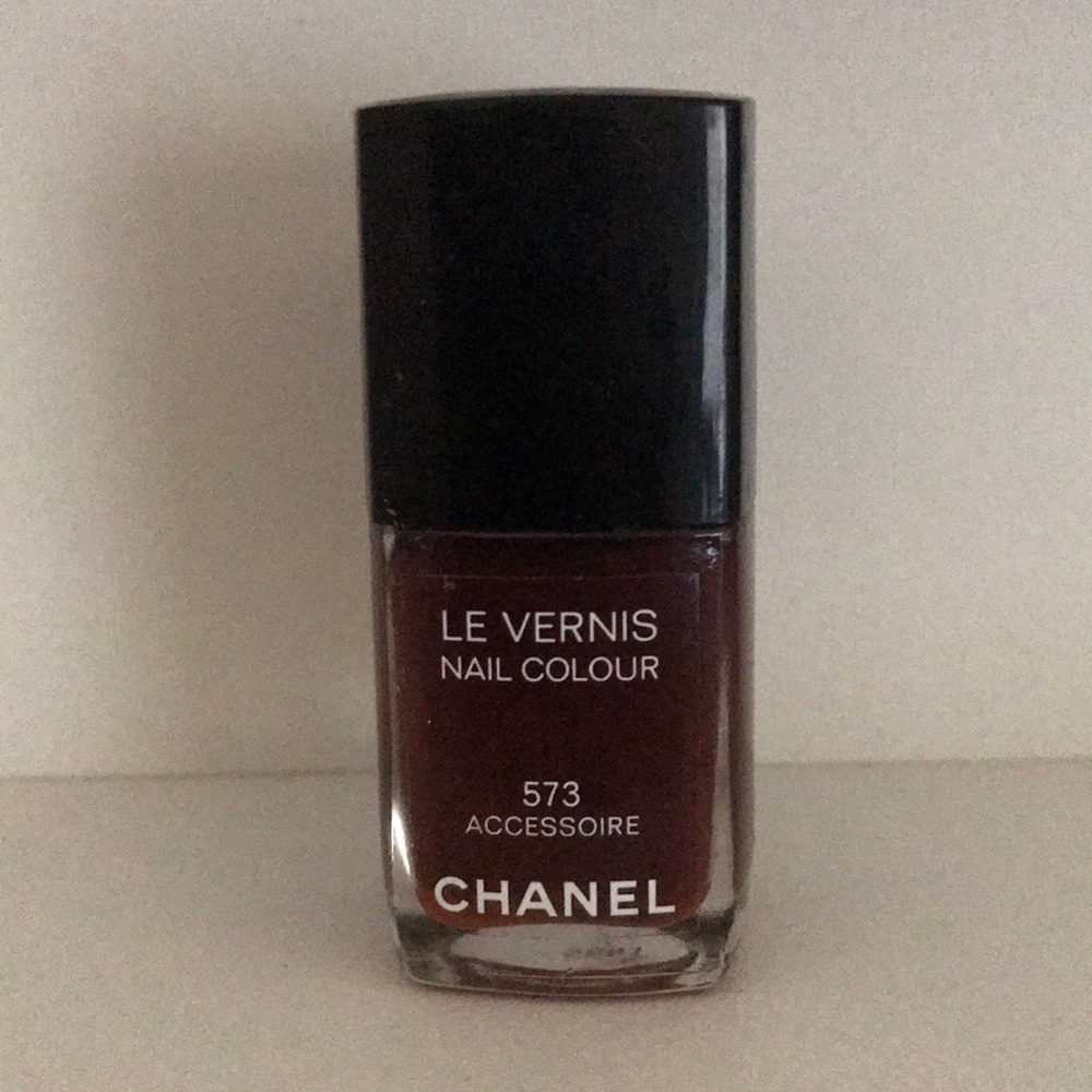 Chanel Les Vernis Nail Polish 573 Accesoire
